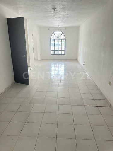 Casa En Venta En Col. Hacienda Los Cantu En Escobedo