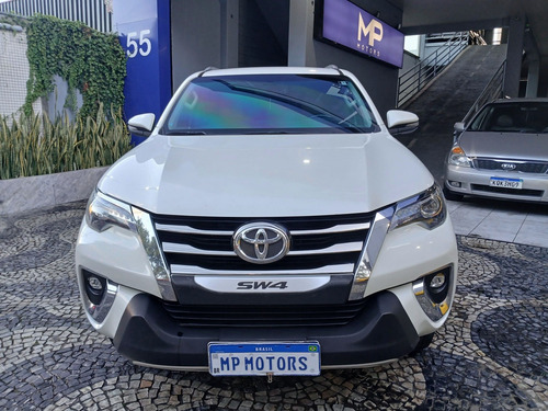 Toyota Hilux SW4 2.8 SRX DIAMOND 4X4 7 LUGARES 16V TURBO INTERCOOLER DIESEL 4P AUTOMÁTICO