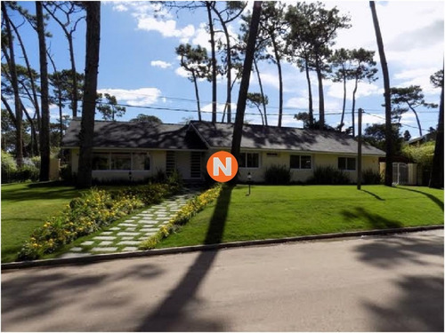 Casa En Venta Y Alquiler, Mansa, Punta Del Este, 4 Dormitorios.- Ref: 209383