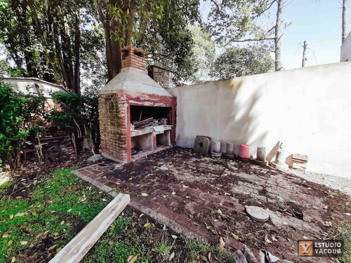 Casa En Esquina De 3 Dormitorios -lote 926 Mts 2 Y 151 Mts 2 Cubiertos - Villa Elisa