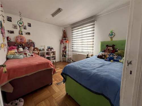 Casa En Venta De 3 Dorm+ Servicio En Las Condes (cvd Y V