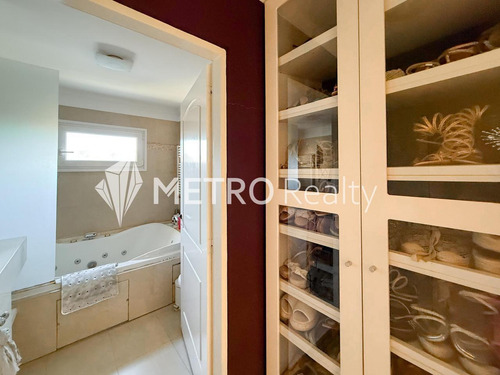 Casa En Venta 8 Ambientes, San Isidro Con Pileta