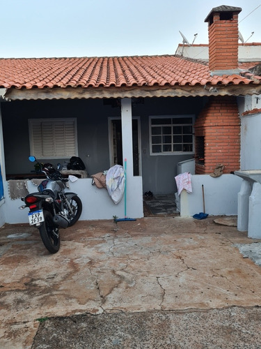 Casa 2 Quarto, Sala , Cozinha , Área, Churrasqueira.
