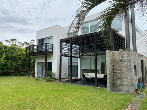 Moderna Casa En San Rafael - Ref: 2869