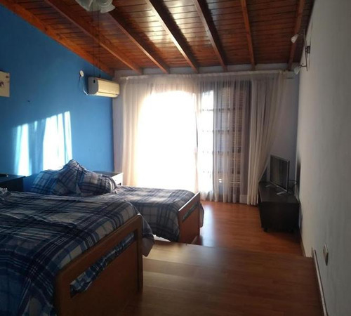 Excelente Chalet 6 Ambientes Con Parque Quincho Y Pileta