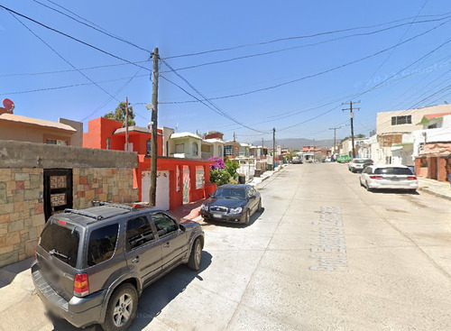 Casa En Venta En Magisterial, Ensenada, B.c., A0512