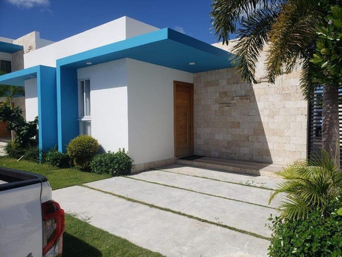 Casa En Alquiler En Punta Cana, 2 Habitaciones, Amueblada, N