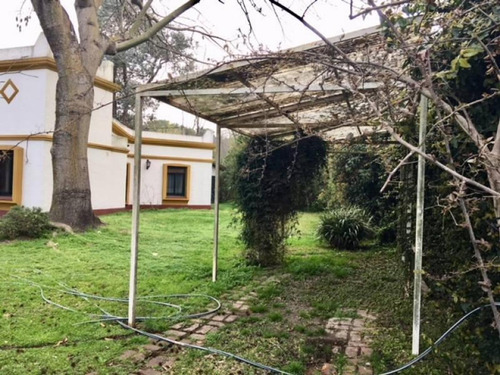 Casa Colonial Impecable En Un Lindo Lote Parquizado En Venta