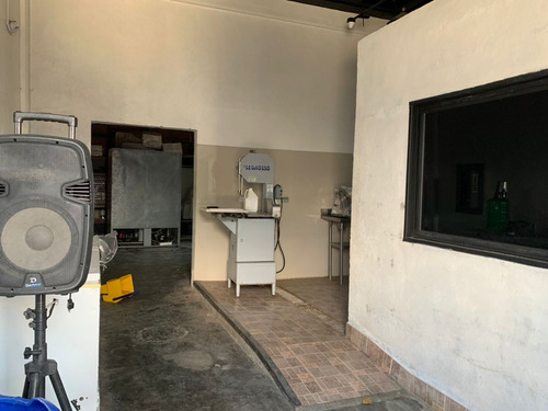 Venta Instalaciones De Gran Distribuidora De Pollos Con Maquinaria, Cavas, Planta Electrica. El Tambor Los Teques. Yy