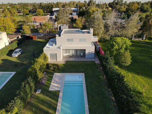 Imagen 4 de 30 de Casa De 3 Dormitorios En Venta Hostal Del Sol Con Pileta Fisherton