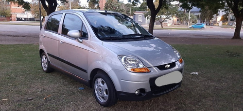 Chevrolet Spark Full. Permuto/financio.