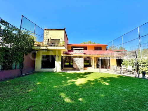 Casa En Venta Club De Golf Las Fuentes Con Jardín Y Amplio Estacionamiento