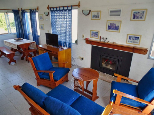 Chalet Azul En Punta Negra