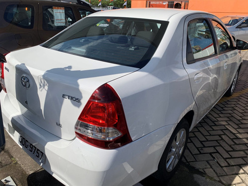 Toyota Etios 1.5 X Plus Sedan 16v Flex 4p Automático