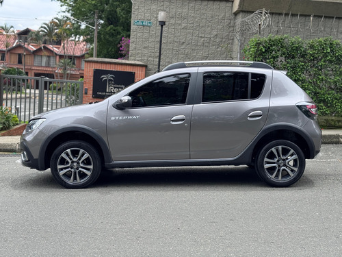 Renault Stepway 1.6 Intense Automática
