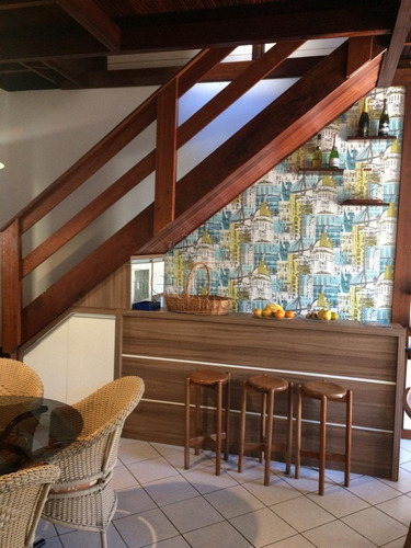Casa Com 4 Quartos A Venda No Bairro Trindade Em Florianopolis. - V-81898