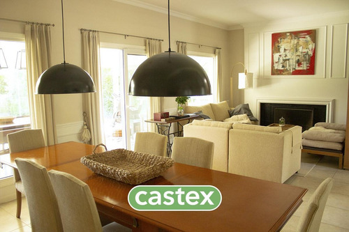 Imagen 2 de 30 de Casa De Cinco Ambientes En Venta En La Lomada