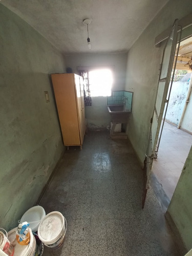 Inmueble Con Dos Viviendas En General Rojo