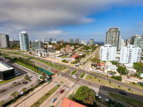Imagen 26 de 28 de Apartamento 3 Dormitorios En Playa Mansa, Punta Del Este - Alexander
