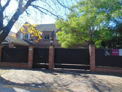 Imagen 2 de 30 de Casa En Venta 4 Dormitorios Super Linda En La Mejor Zona. Las Lomas Gof. San Isidro