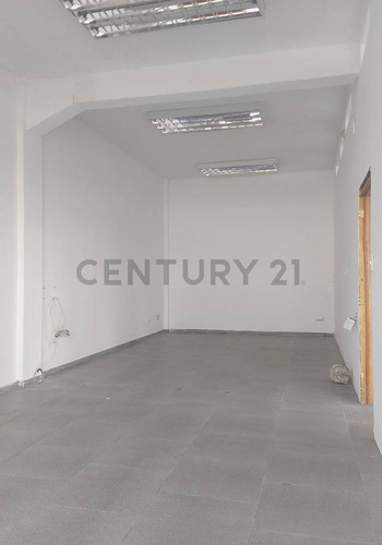 Local Comercial En Alquiler En Barcelona. C.c Gold Country