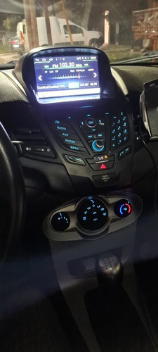 Ford Fiesta Kinetic Design 1.6 Sedan Se Plus 120cv 2016