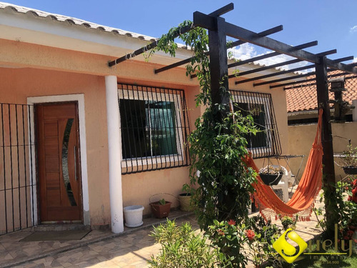 Imagem 11 de 15 de Se Encante Com Essa Bela Casa De Três Quartos Em Rua Residencial ! - 2234