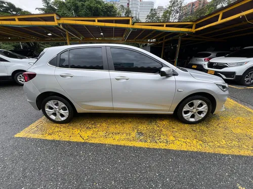 Chevrolet Onix 1.0T Premier Hatch At
