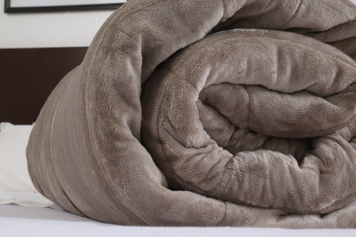 Edredon Catana Home Flannel Con Corderito King 240 X 270 Cm Color Gris Oscuro