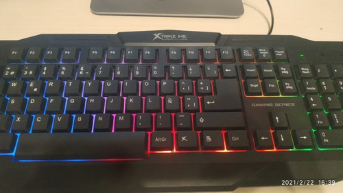 Computadora All In One Con Teclado De Luces Y Tactil