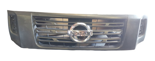 Parrilla Detalles Nissan Np300 Modelo 2013-2016