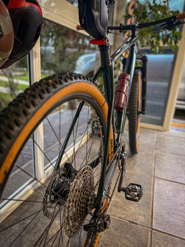 Bicicleta Scott Scale 930 Carbono 2023/2024 Verde Oliva Tornasol L (Usado)