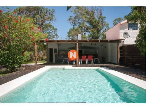 Casa En Venta, Mansa, Punta Del Este, 4 Dormitorios.- Ref: 209956