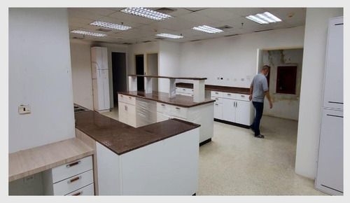 Imagen 3 de 12 de #1545 Galpon De 2620m2, Boleita Norte.