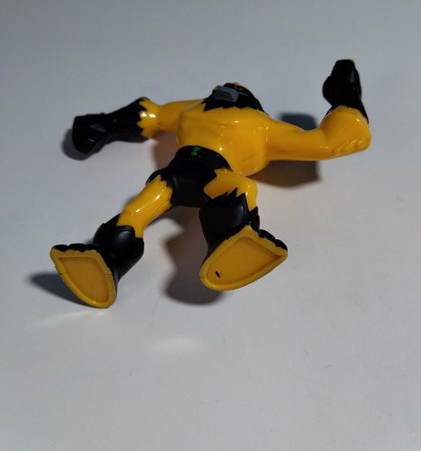Muñeco Shocksquatch (ben 10) (Usado)