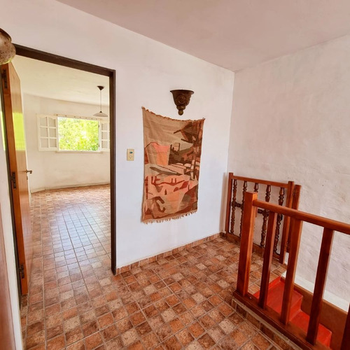 Imagen 8 de 20 de Venta De Amplia Casa Céntrica De 3 Dormitorios C/ Cochera En Cosquín
