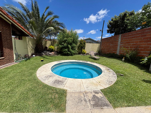 Venta Casa 5 Ambientes + Piscina En Ciudad Evita