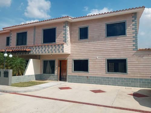 Imagen 1 de 10 de Casa En Res. Terranostra. Foth-220