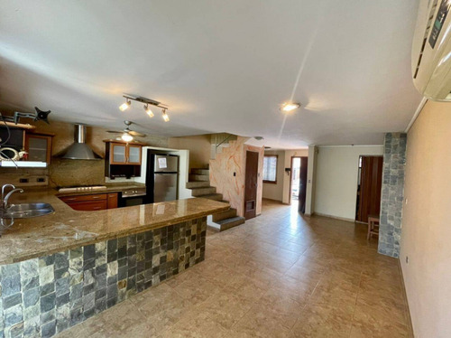 Imagen 10 de 15 de Venta Casa Estilo Town House En Villa Rincon Ii