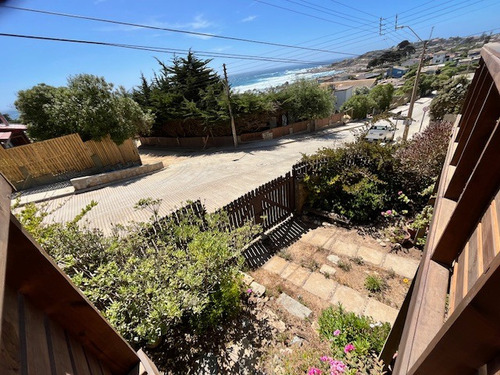 Acogedora Casa Con Vista Al Mar El Quisco