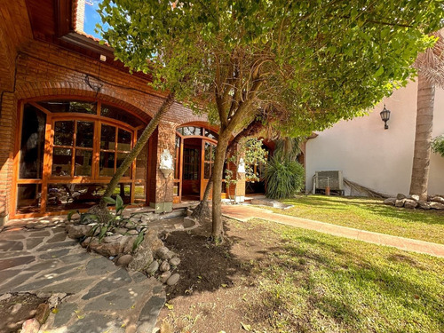 Imagen 17 de 26 de Espectacular Casa De Categoría En Lo Mejor De Adrogué Con Parque
