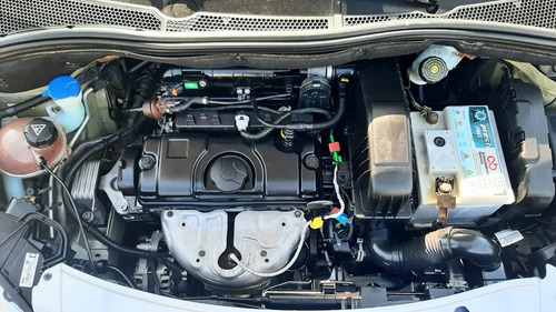 Imagen 8 de 11 de Peugeot 208 Allure 1.5 N Touchcreen Año 2016