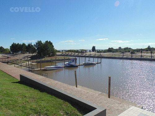 Terreno En Venta Barrio Privado En Carmelo, Médanos De Punta Gorda Casa Chic.