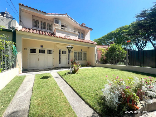 Venta Hermosa Casa Malvin, Padròn Unico , 3 Dormitorios, 3 Baños, Patio, Jardin, Garaje, Barbacoa