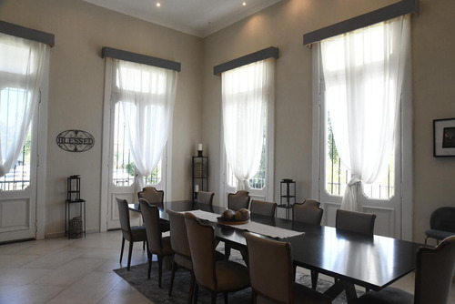 Importante Finca Con Mansion Y 9 Cabañas En Cañuelas