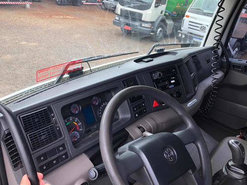 Imagem 11 de 15 de Vw 24280 6x2 2018 Automático Baú