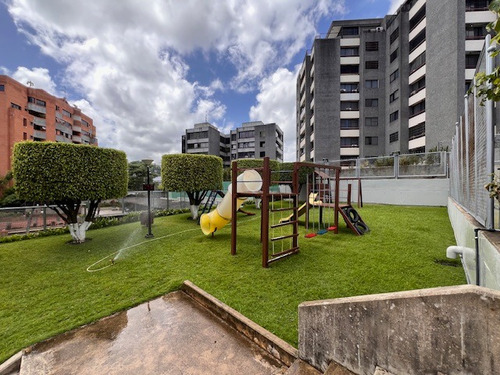 Se Alquila Apartamento 210m2. Valle Arriba.