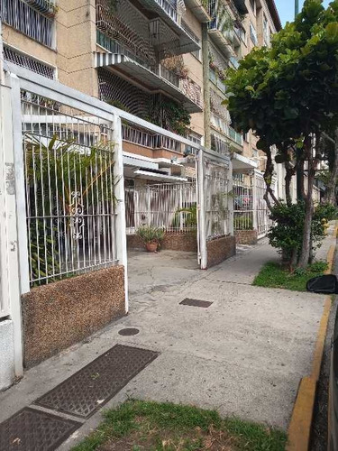 Imagen 2 de 8 de Se Vende Local 100m2/ Chacao/bello Campo. 8065