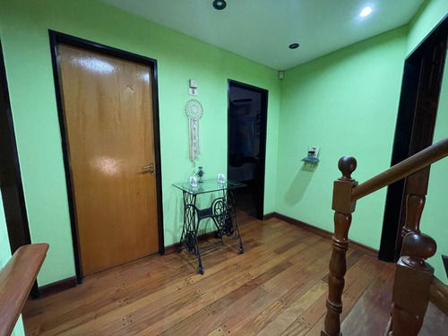 Venta Casa 5 Ambientes Hurlingham B. Ingles Pileta