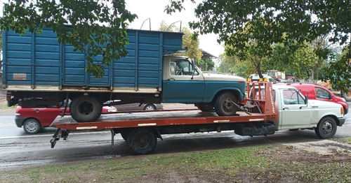 Imagen 11 de 12 de Ford 4000 Con Camilla Para 6tn